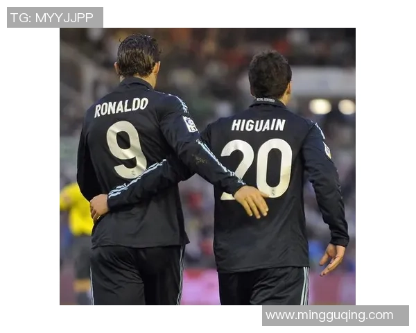 西甲经典对决尤文图斯与AC米兰1比1平点球大战引发全场热烈反响