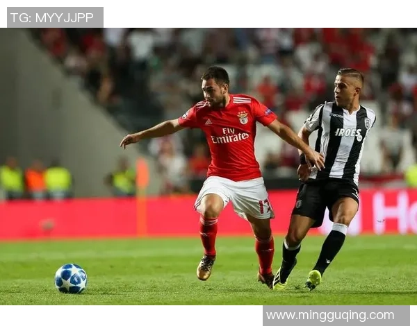 足总杯精彩对决那不勒斯轻松战胜本菲卡红牌事件引发全场热议