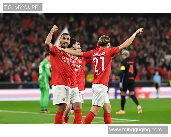 足总杯惊天冷门AC米兰逆转巴萨上演经典大战引发全场狂欢