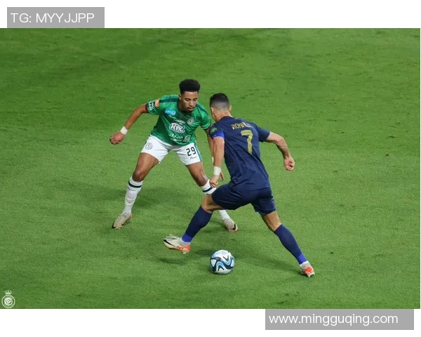 国王杯精彩对决波尔图与那不勒斯战成平局神扑瞬间引发全场狂欢 国王杯精彩对决波尔图与那不勒斯战成平局神扑瞬间引发全场狂欢