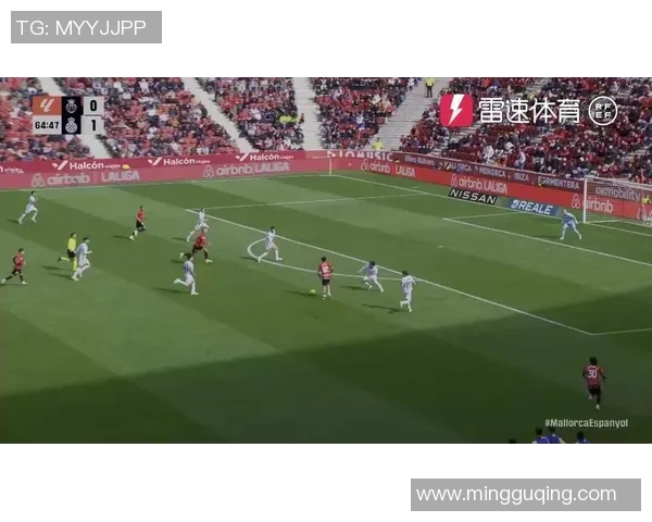 西甲激战曼联与多特蒙德平局红牌事件引发全场热议与争议 西甲激战曼联与多特蒙德平局红牌事件引发全场热议与争议